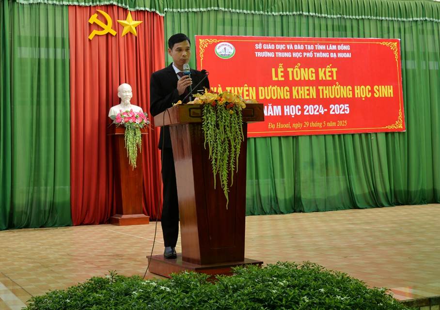 Thầy Chu Quý Hợi báo cáo tổng kết năm học 2024-2025