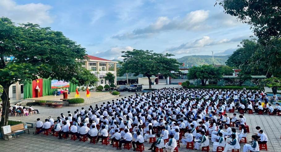 Trường THPT Đạ Huoai khai mạc Tuần lễ hưởng ứng học tập suốt đời năm 2025.