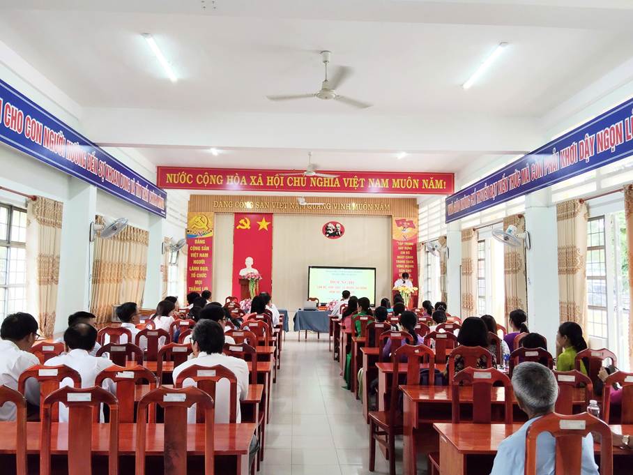 Trường THPT Đạ Huoai tổ chức hội nghị Cán bộ, viên chức, người lao động năm học 2025-2026