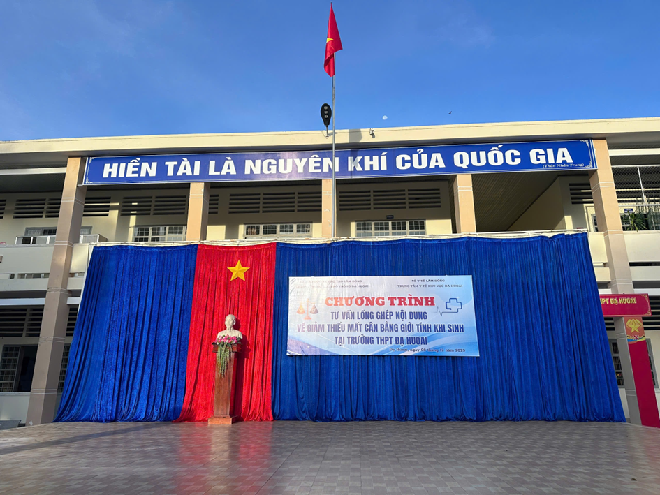 THPT ĐẠ HUOAI TĂNG CƯỜNG TUYÊN TRUYỀN CHUNG TAY PHÒNG NGỪA MẤT CÂN BẰNG GIỚI TÍNH KHI SINH