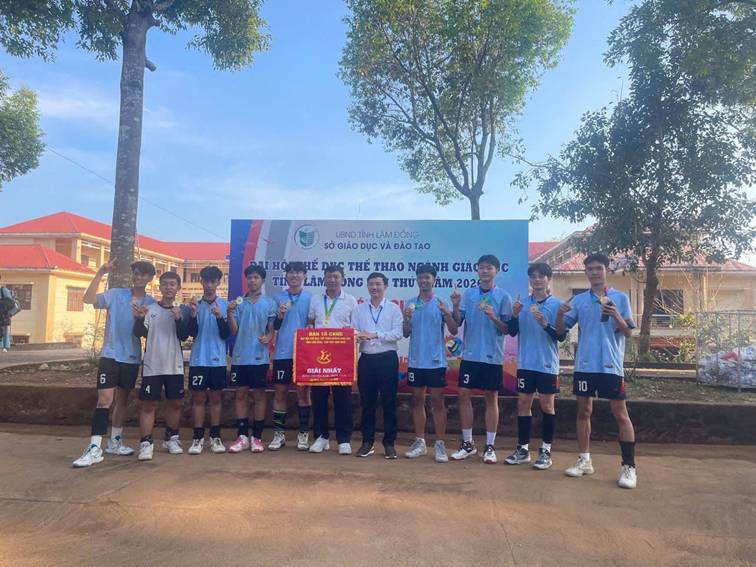 ĐỘI BÓNG CHUYỀN NAM TRƯỜNG THPT ĐẠ HUOAI XUẤT SẮC GIÀNH HUY CHƯƠNG VÀNG ĐẠI HỘI TDTT TỈNH LÂM ĐỒNG